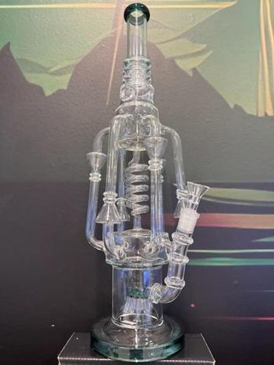 **SALE** | Bong | Accessory | Glass | Green Quad Arm Twisting
